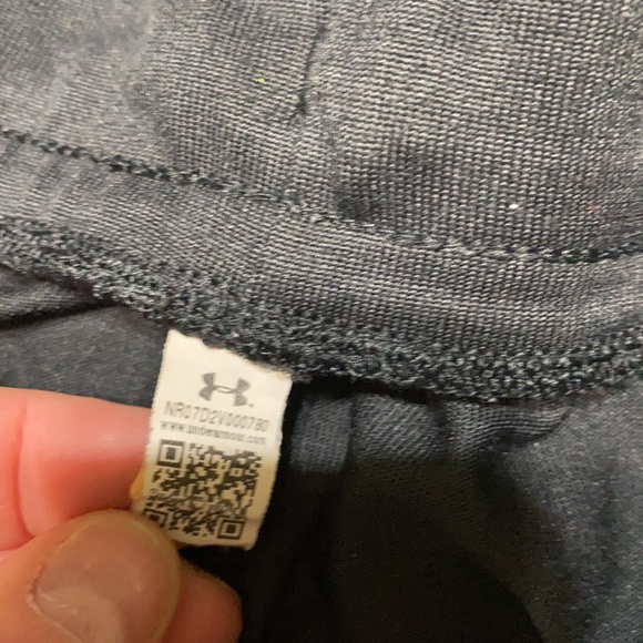 Women’s Under Armour black Capri joggers Small - Picture 4 of 4